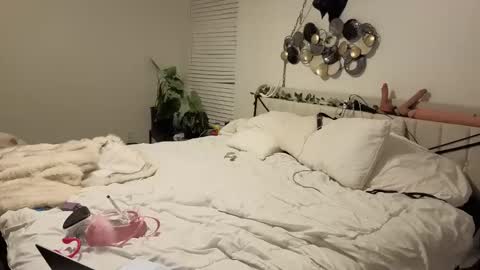 Snapshot of auroraandorion chatting on November 1, 12:56 am Aurora and Orion online show from November 1, 12:56 am