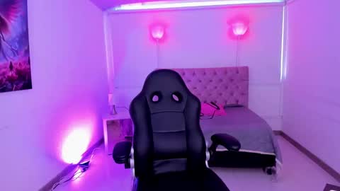 Snapshot of auroradiaz_ chatting on November 15, 8:05 pm Aurora Diaz online show from November 15, 8:05 pm