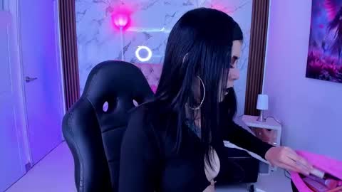 Snapshot of auroradiaz_ chatting on November 19, 8:09 pm Aurora Diaz online show from November 19, 8:09 pm