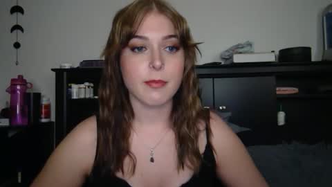 auroralightz1 online show from October 24, 3:47 am