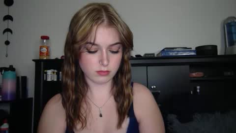 auroralightz1 online show from December 2, 2:50 am