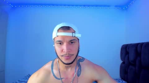 A online show from December 12, 11:25 pm