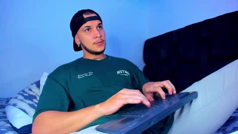 A online show from December 21, 5:03 am