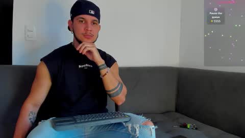 A online show from October 25, 9:53 pm