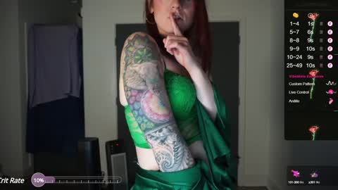 Snapshot of autumnnights chatting on December 3, 10:51 pm online show from December 3, 10:51 pm