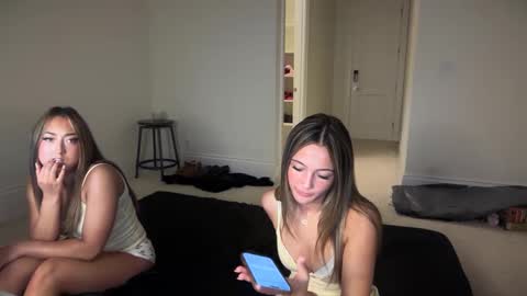 Snapshot of avaowenss chatting on September 11, 4:23 am avaowenss online show from September 11, 4:23 am