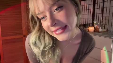 Snapshot of averyyy333 chatting on October 18, 9:26 pm Avery online show from October 18, 9:26 pm