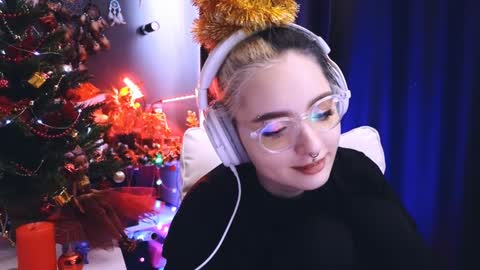 Avriel online show from December 22, 5:56 am