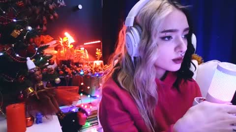 Avriel online show from December 24, 2:43 am