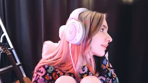 Avriel online show from February 6, 5:25 am