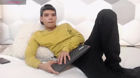 Snapshot of axel_forte chatting on February 24, 12:37 pm Axel Forte online show from February 24, 12:37 pm