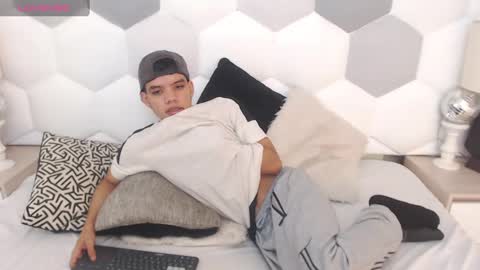 Snapshot of axel_forte chatting on February 25, 12:34 pm Axel Forte online show from February 25, 12:34 pm