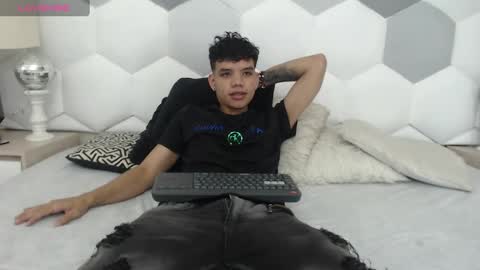 Snapshot of axel_forte chatting on February 27, 12:34 pm Axel Forte online show from February 27, 12:34 pm