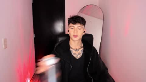 Snapshot of axel_inkshade chatting on December 18, 6:30 am Axel online show from December 18, 6:30 am