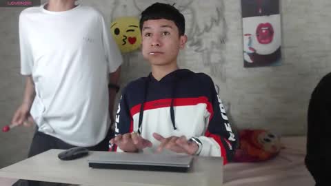 axel_milo_and_kairo online show from November 25, 12:43 am