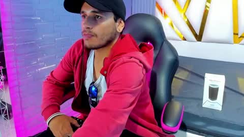 Axell Cross2 online show from February 11, 7:05 pm