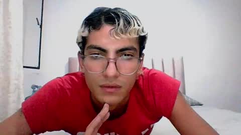 Axel  online show from December 11, 1:15 am