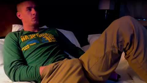 Axl online show from January 4, 6:51 pm