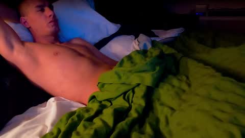 Axl online show from January 7, 11:58 am