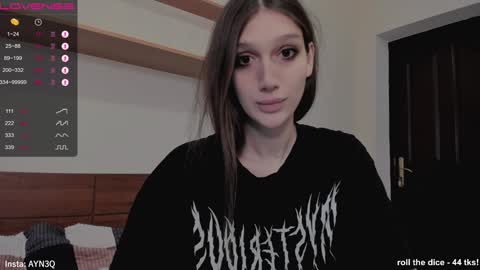 Snapshot of ayn3q chatting on December 8, 4:25 am AYNEK fansly online show from December 8, 4:25 am