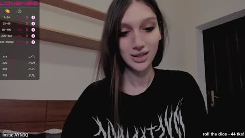 Snapshot of ayn3q chatting on December 14, 5:14 pm AYNEK fansly online show from December 14, 5:14 pm