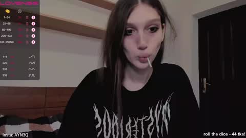 Snapshot of ayn3q chatting on December 15, 1:43 pm AYNEK fansly online show from December 15, 1:43 pm