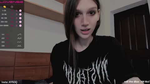 Snapshot of ayn3q chatting on December 21, 4:30 am AYNEK fansly online show from December 21, 4:30 am