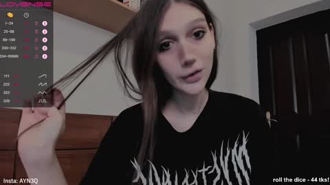 Snapshot of ayn3q chatting on January 4, 6:30 am AYNEK fansly online show from January 4, 6:30 am