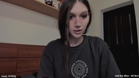 Snapshot of ayn3q chatting on January 15, 10:57 pm AYNEK fansly online show from January 15, 10:57 pm