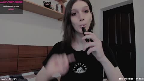 Snapshot of ayn3q chatting on February 8, 9:35 am AYNEK fansly online show from February 8, 9:35 am