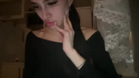 Snapshot of ayshekisskitty chatting on November 23, 9:25 pm ViktoranMary online show from November 23, 9:25 pm