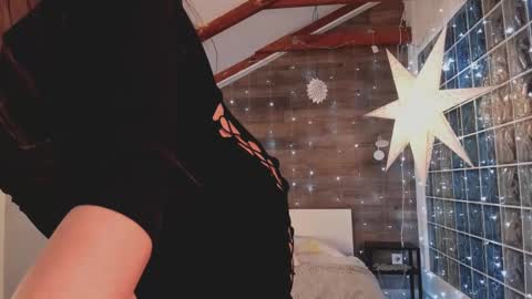 azaliaswallows online show from February 15, 5:07 pm