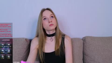 Snapshot of b4by_emilia chatting on October 28, 8:07 am b4by_emilia online show from October 28, 8:07 am