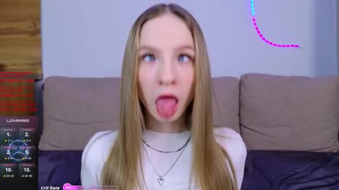 Snapshot of b4by_emilia chatting on November 20, 1:22 pm b4by_emilia online show from November 20, 1:22 pm