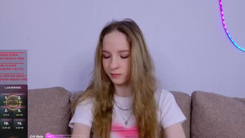 Snapshot of b4by_emilia chatting on November 25, 10:04 am b4by_emilia online show from November 25, 10:04 am