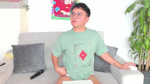 Snapshot of baby_angel_19 chatting on November 20, 2:17 pm Anngel online show from November 20, 2:17 pm