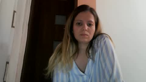 Snapshot of baby_blondee chatting on December 13, 8:04 pm Baby Blonde online show from December 13, 8:04 pm