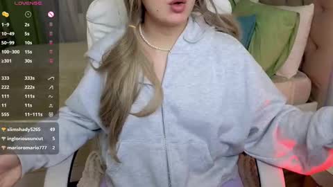 Snapshot of baby_debbie chatting on February 21, 1:11 am Debora online show from February 21, 1:11 am