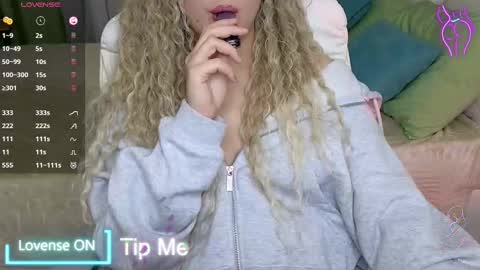 Snapshot of baby_debbie chatting on February 25, 9:35 pm Debora online show from February 25, 9:35 pm