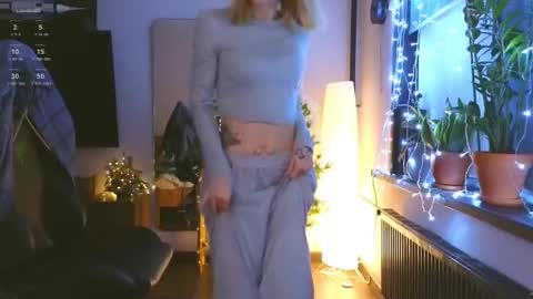 Snapshot of baby_gopn1k chatting on December 13, 6:27 pm baby gopn1k online show from December 13, 6:27 pm