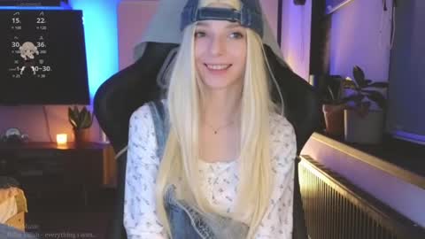 Snapshot of baby_gopn1k chatting on January 21, 5:05 am baby gopn1k online show from January 21, 5:05 am