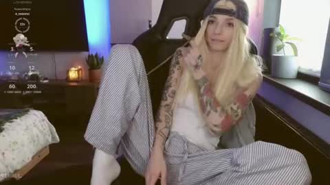 Snapshot of baby_gopn1k chatting on February 10, 8:09 am baby gopn1k online show from February 10, 8:09 am