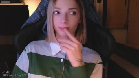 Snapshot of baby_gopn1k chatting on December 17, 5:13 am baby gopn1k online show from December 17, 5:13 am