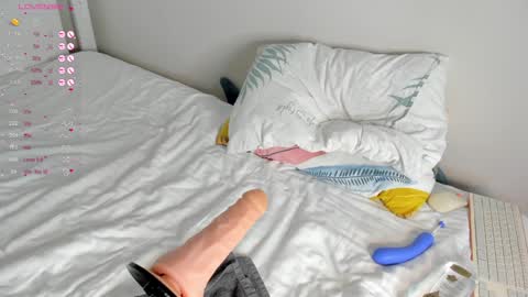 Snapshot of baby_jul1 chatting on December 18, 1:23 pm JULY online show from December 18, 1:23 pm