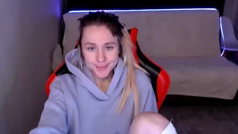 baby_kitte online show from December 5, 6:10 am