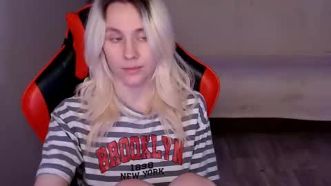 baby_kitte online show from December 12, 10:45 am