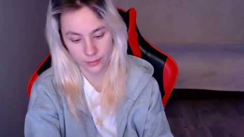 baby_kitte online show from December 13, 11:50 pm