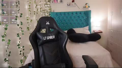 Snapshot of babyangiee chatting on March 4, 11:32 pm Instagram online show from March 4, 11:32 pm