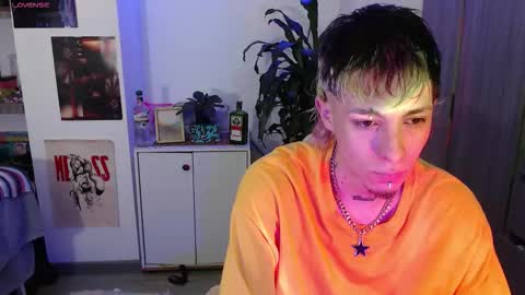 Snapshot of badeyes_crazylilgoat chatting on September 29, 10:20 am Dan Lila online show from September 29, 10:20 am