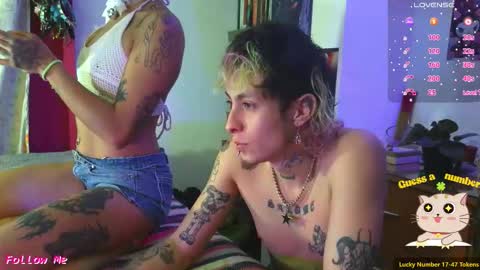 Snapshot of badeyes_crazylilgoat chatting on November 4, 11:26 pm Dan Lila online show from November 4, 11:26 pm